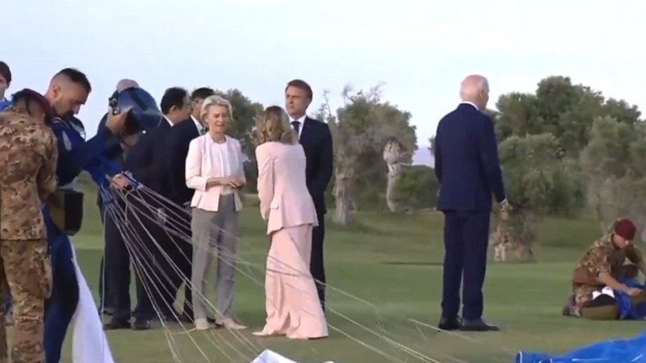Biały Dom twierdzi, że filmy z "zawieszaniem się" Bidena to "deepfake"
