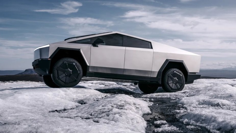Elon Musk nie ściemniał. Cybertruck ma tryb brodzenia w wodzie...