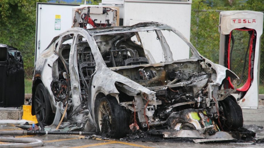 Kolejna Tesla spłonęła podczas ładowania