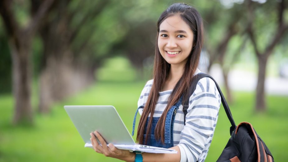 Laptopy dla czwartoklasisty. Ujawniono jakie modele otrzymają uczniowie w rządowym programie