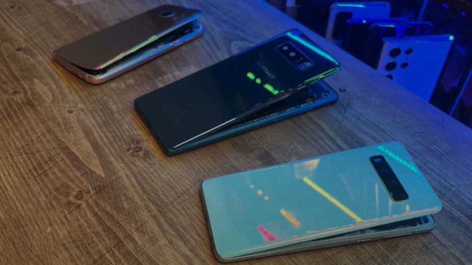 Macie flagowce Samsunga? Uważajcie na puchnące baterie