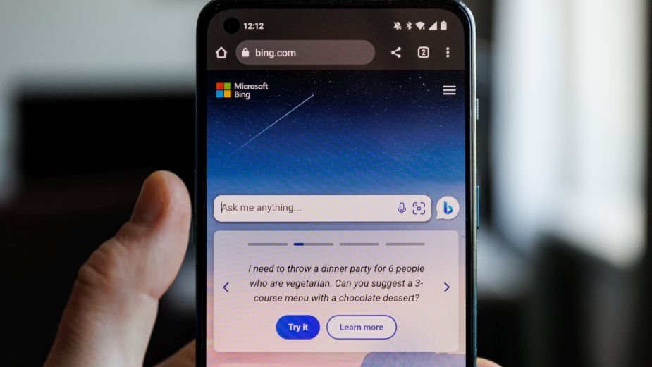Microsoft poddaje Bing lobotomii. ChatGPT wyznawał miłość i namawiał do opuszczenia żony