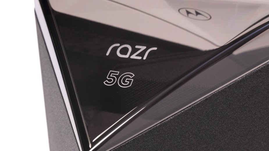 Motorola udostępnia Androida 14 na zeszłorocznych składanych smartfonach razr