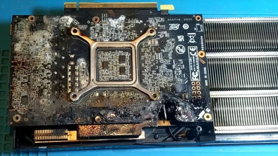 Oto czemu nie warto oszczędzać na zasilaczu. RTX 4070 niemal doszczętnie spalony