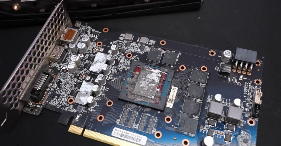 Płynny metal na GPU? To zły pomysł i youtuber pokazuje dlaczego