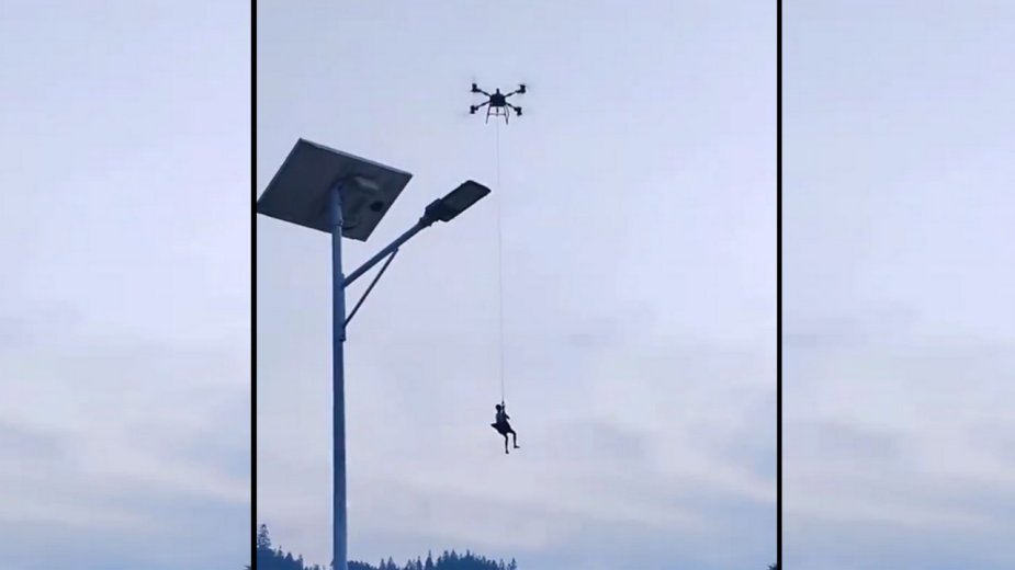 Potężnym dronem uratował sąsiada przed powodzią. Filmowe sceny w Chinach