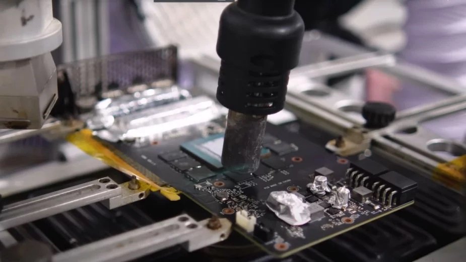 RTX 3070 zmodyfikowany. Powstała wersja z 6 GB i 12 GB pamięci