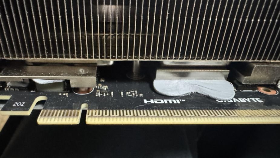 Z kart Gigabyte RTX 5000 może wyciekać żel termoprzewodzący. Uważajcie na taki montaż