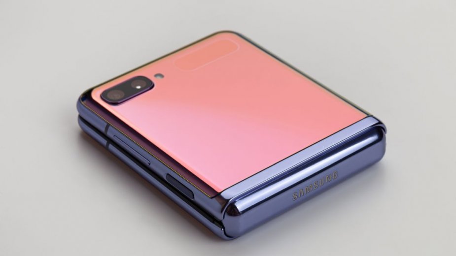 Samsung ma w planach składane smartfony ze średniej półki. Co wiemy?