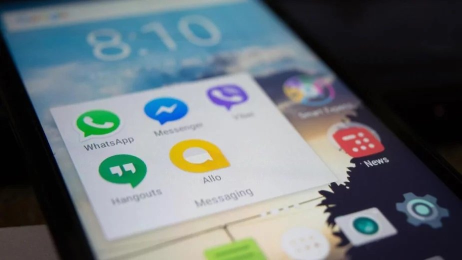 SOS przez satelitę w Androidzie. Funkcja może być częścią aplikacji Wiadomości