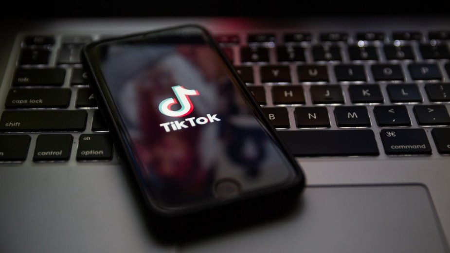 TikTok ukarany przez Wielką Brytanię za załamanie własnych zasad