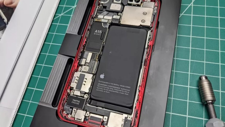 Usługa samodzielnej naprawy iPhone'a to nieśmieszy i drogi żart