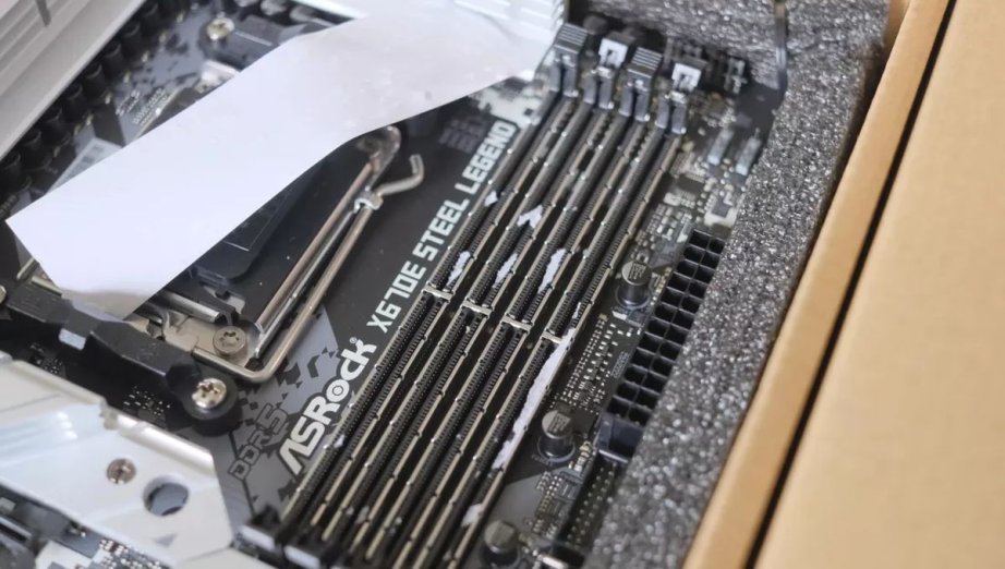 Użytkownicy skarżą się na naklejki na płytach głównych ASRock. Firma będzie wymieniać sprzęt