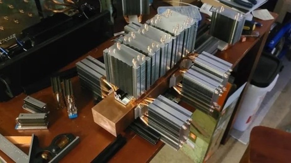 Wielki miedziany blok i 11 radiatorów. Wszystko, aby pasywnie chłodzić RTX 3080