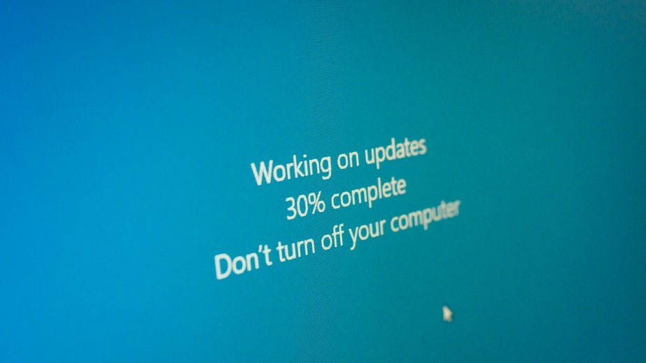 Windows 11. Opcjonalna aktualizacja instaluje się automatycznie. Sprawia też inne problemy
