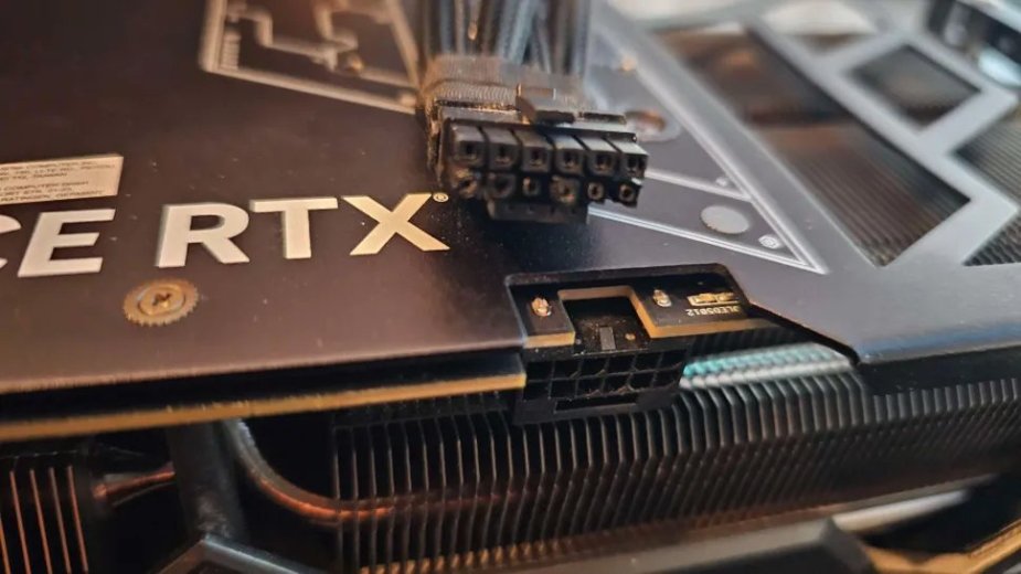 Złącze zasilania 12VHPWR w RTX 4090 stopiło się po roku używania