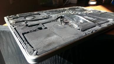 Akcja serwisowa Apple. Baterie w MacBook`ach Pro mogą wybuchnąć