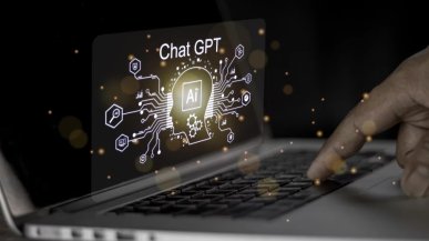 ChatGPT przegrywa ze studentami w egzaminach z rachunkowości. Chatbot często... zmyśla