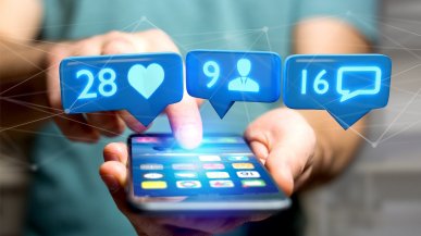Facebook w wyniku błędu automatycznie wysyłał zaproszenia do znajomych
