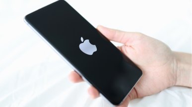 iPhone SE 4 pozuje na renderach. Smartfon ma nawiązać do iPhone'a 14