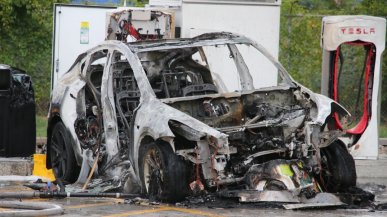 Kolejna Tesla spłonęła podczas ładowania