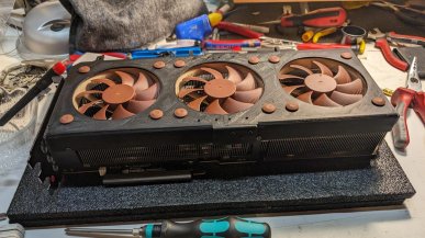 Sam stworzył sobie chłodzenie do RTX 4090. Na pokładzie wentylatory Noctua