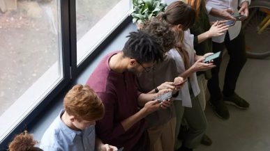 Samsung liderem rynku smartfonów w trzecim kwartale. Branża odnotowała spadek dostaw