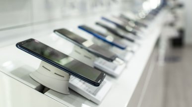 Sprzedaż używanych smartfonów mocno rośnie. Taki stan utrzyma się jeszcze kilka lat