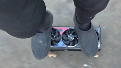 Symbol luksusu. Zobaczcie GeForce'a RTX 4090 w roli deskorolki