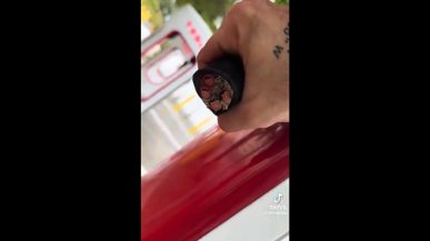 Tesla ma problem. Złodzieje odcinają miedziane kable wysokiego napięcia z ładowarek