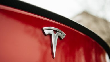 Tesla zakazana przez niektóre szkoły jazdy. To zagrożenie dla kursantów