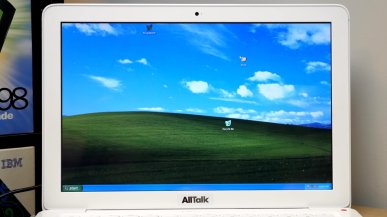 Zainstalował Windows XP na MacBooku z 2011 roku. Zadziałał nawet dotykowy ekran
