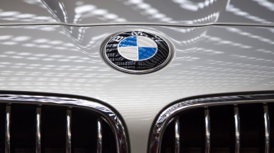 Apple potwierdza istnienie problemu z iPhone'ami 15 w samochodach BMW