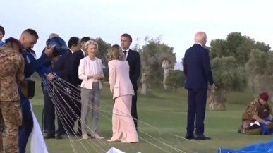 Biały Dom twierdzi, że filmy z "zawieszaniem się" Bidena to "deepfake"