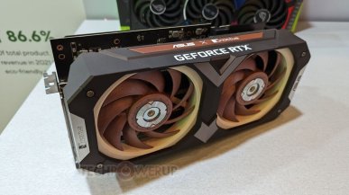 GeForce RTX 4080 w edycji ASUS x Noctua pozuje do zdjęć. Chłodzenie jest ogromne