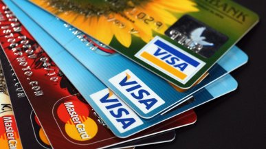 Ksiądz aresztowany. Ponad 40 tysięcy dolarów z funduszu parafialnego poszło na gry mobilne
