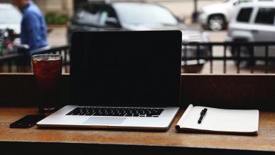 Modernizacja starego laptopa - co zmienić i czy warto?