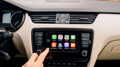 Nie instaluj nowego iOS, jeśli korzystasz z CarPlay. Szkoda nerwów