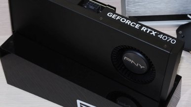 RTX 4070 z blowerem. Widocznie są jeszcze na to klienci