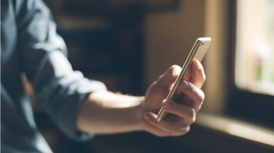 Rynek smartfonów notuje spadek w drugim kwartale. Samsung liderem branży
