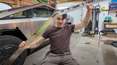 Tesla wstrzymuje dostawy Cybertrucka. Z kuloodpornego nadwozia odpadają elementy
