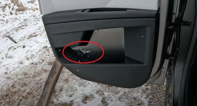 Youtuber sprawdził, czy Tesla Cybertruck rzeczywiście jest kuloodporna